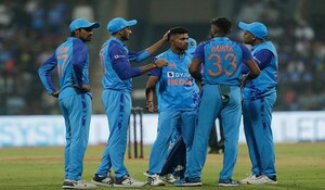 IND vs SL: डेब्यू मैच में मावी ने बिखेरी चमक, भारत ने रोमांचक मुकाबले में श्रीलंका को दो रन हराया