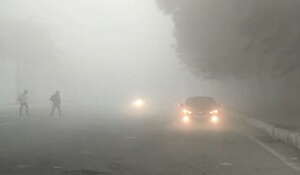 Weather Update: दिल्ली में छाया घना कोहरा, इस मौसम में पहली बार तापमान गिरकर 4.4 डिग्री सेल्सियस पर पहुंचा