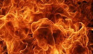 Uttar Pradesh: डंपर में फंसकर तीन किलोमीटर तक घिसटती रही महिला, आग लगने से जिंदा जली