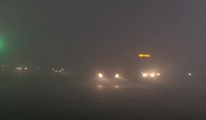 Delhi Weather: दिल्ली में लगातार शीतलहर का दौर जारी, घने कोहरे के कारण दृश्यता घटकर 25 मीटर हुई