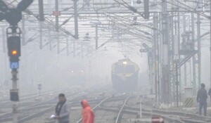 कोहरे के कारण रेल सेवा प्रभावित, 260 ट्रेनों का परिचालन रद्द