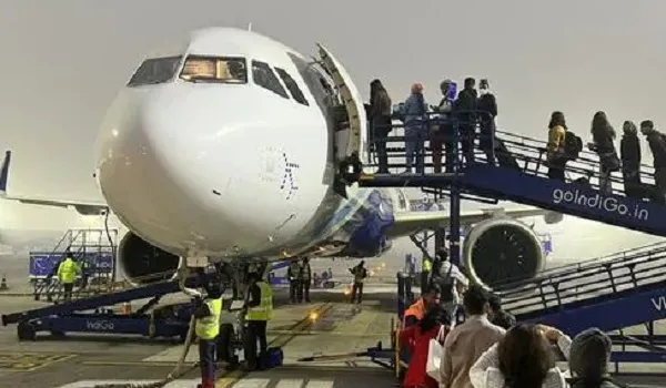 दिल्ली से विमान से आए नशे में धुत दो यात्री पटना में गिरफ्तार
