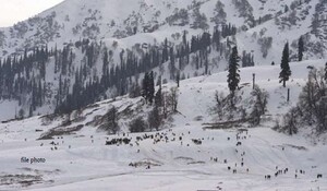 कश्मीर में सर्दी का सितम जारी, कई जगहों पर तापमान शून्य से नीचे