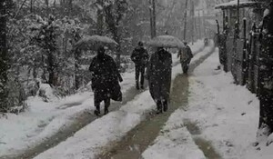 Jammu Kashmir: ऊंचाई वाले इलाकों में बर्फबारी, मैदानी इलाकों में बारिश से न्यूनतम तापमान शून्य से ऊपर पहुंचा