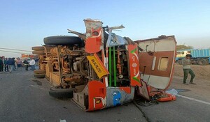 महाराष्ट्र: निजी बस और ट्रक के बीच टक्कर में 10 लोगों की मौत, शिरडी साईं बाबा के दर्शन के लिए जा रहे थे श्रद्धालु