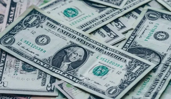 Dollar vs Rupee: रुपया शुरुआती कारोबार में 31 पैसे टूटकर 81.89 प्रति डॉलर पर