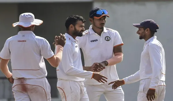 Vidarbha vs Gujarat: बल्लेबाजों की नाकामी के बाद विदर्भ ने गुजरात को 54 रन पर समेटकर रिकॉर्ड जीत दर्ज की