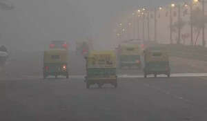 Delhi Weather: दिल्ली में सर्द सुबह से ठिठुर रहे लोग, दिन में आसमान साफ रहने का अनुमान