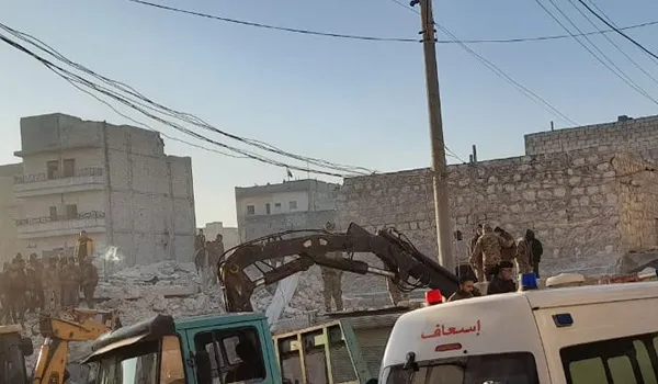 सीरिया के अलेप्पो शहर में इमारत गिरने से 10 लोगों की मौत