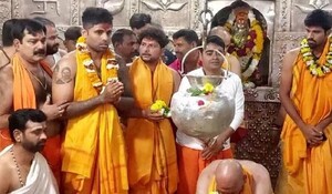 भारतीय क्रिकेटरों, अंपायरों ने उज्जैन में महाकालेश्वर मंदिर में की पूजा, भस्म आरती में लिया भाग