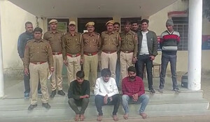 Rajasthan News: बिना नंबर की कार में शव लेकर घूम रहे तीन युवक हिरासत में, 18 लाख रुपये से अधिक की नकदी बरामद