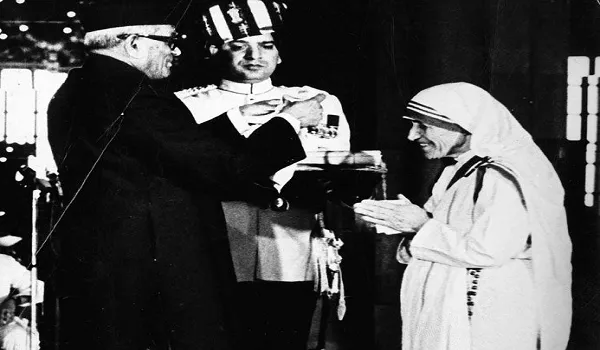25 जनवरी का इतिहास: आज के दिन मदर टेरेसा को भारत रत्न से सम्मानित किया