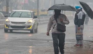 Delhi Weather: दिल्ली के कुछ इलाकों में हल्की बारिश, न्यूनतम तापमान 6.4 डिग्री सेल्सियस दर्ज