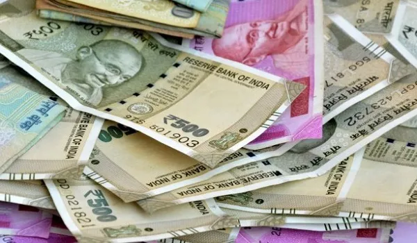 Dollar vs Rupee: रुपया शुरुआती कारोबार में 12 पैसे टूटकर 81.64 प्रति डॉलर पर