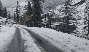 हिमाचल प्रदेश : ऊंचाई वाले इलाकों में हुई बर्फबारी की वजह से तीन राष्ट्रीय राजमार्ग सहित 479 सड़कें बाधित
