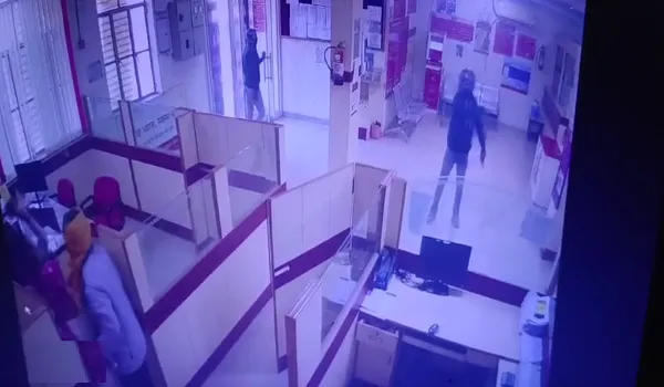 भरतपुर में बैंक लूट का सीसीटीवी फुटेज आया सामने, तीन बदमाशों ने लूट की वारदात को दिया अंजाम