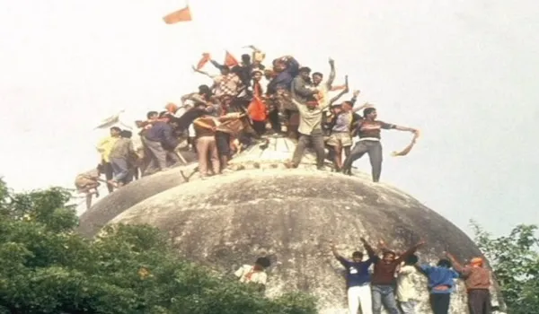 कारसेवकों ने साझा की विवादित ढांचा गिराने के दौरान की यादें, 6 दिसम्बर को विवादित ढांचा तोड़ने के लिए गुम्बद पर चढ़े, शाम 6.30 बजे तक ढहा दिया, फिर की राम आरती