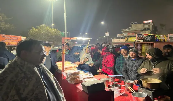 मुख्यमंत्री भजनलाल शर्मा का रात में शहर का औचक निरीक्षण, गरीब, असहाय लोगों को बांटे कंबल