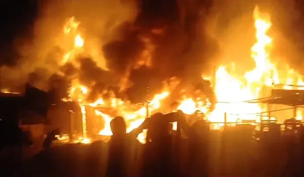 बाड़मेर के चौहटन में लगी भीषण आग, आगजनी में कई दुकानें जलकर हुई खाक