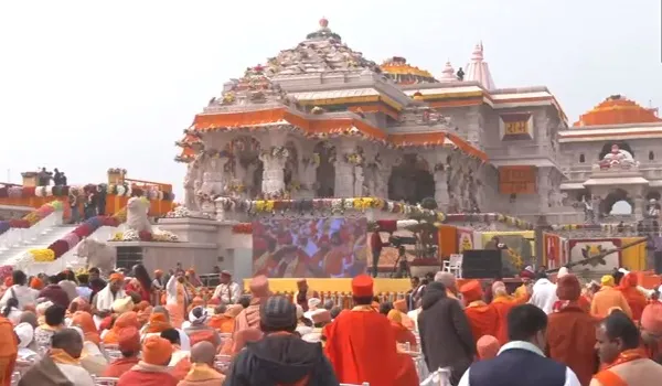 VIDEO: प्रधानमंत्री नरेंद्र मोदी पहुंचे राम मंदिर, राज्यपाल आनंदी बेन, मुख्यमंत्री योगी आदित्यनाथ ने किया स्वागत 