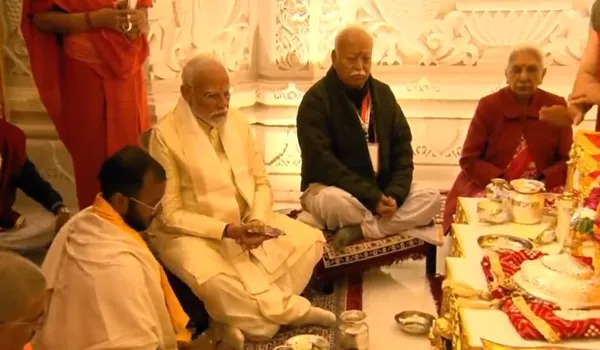 VIDEO: रामलला की प्राण प्रतिष्ठा का अनुष्ठान जारी, राम मंदिर के गर्भ गृह में पूजा कर रहे PM मोदी, मोहन भागवत भी मौजूद
