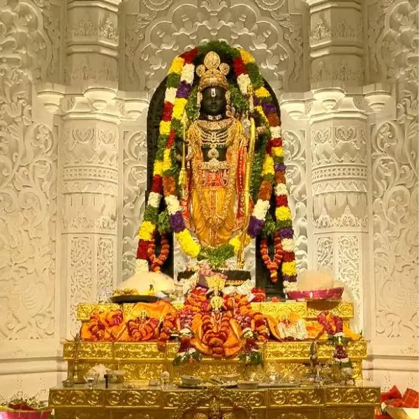 अयोध्या में विराजे प्रभु श्रीराम, तस्वीरों में देखिए प्रभु श्रीराम की प्राण प्रतिष्ठा समारोह की खास झलकियां