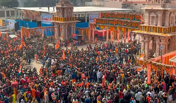 रामलला के दर्शन में उमड़ी भक्तो की भीड़, पहले दिन करीब 5 लाख लोगों ने किए दर्शन