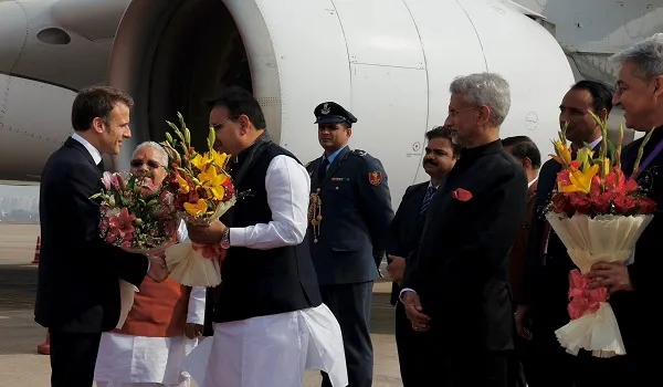 India-France Friendship:  फ्रांस के राष्ट्रपति इमैनुएल मैक्रों पहुंचे जयपुर एयरपोर्ट, राज्यपाल मिश्र और CM भजनलाल शर्मा ने किया रिसीव