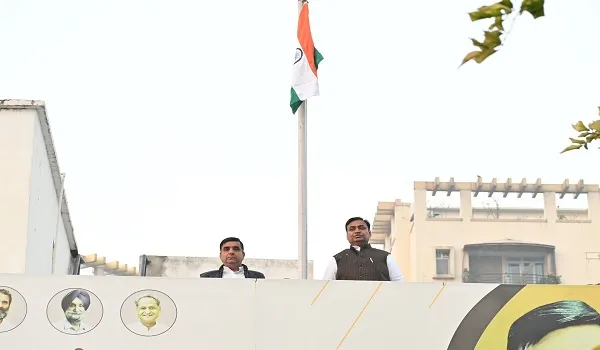 प्रदेश कांग्रेस कार्यालय में झंडारोहण, गोविंद सिंह डोटासरा ने किया झंडारोहण, कहा-केंद्र सरकार संविधान की धज्जियां उड़ा रही