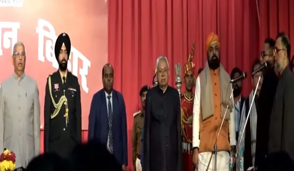 VIDEO: बिहार में एक बार फिर मुख्यमंत्री बने नीतीश कुमार, नई सरकार में 8 नेताओं ने ली मंत्री पद की शपथ