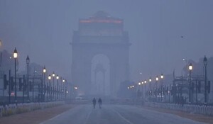 Delhi Weather: राष्ट्रीय राजधानी में तेज हवाओं का दौर जारी, न्यूनतम तापमान 8.6 डिग्री सेल्सियस