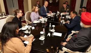USA: उप रक्षा मंत्री डॉ. कैथलीन हिक्स ने एनएसए अजीत डोभाल से की मुलाकात