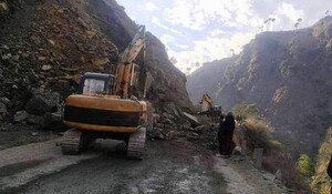 Jammu-Kashmir: जम्मू-श्रीनगर राष्ट्रीय राजमार्ग लगातार तीसरे दिन यातायात के लिए बंद