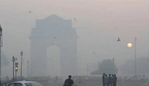 Delhi Weather: दिल्ली में 9 डिग्री सेल्सियस न्यूनतम तापमान, Air Quality खराब श्रेणी में