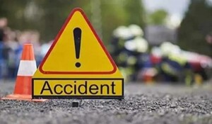 Gujarat: सुरेंद्रनगर में राजमार्ग पर खड़े ट्रक से वैन की टक्कर, 4 की मौत