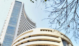 Sensex Opening Bell: सेंसेक्स में शुरुआती कारोबार में 222 अंकों की उछाल, निफ्टी में भी बढ़त