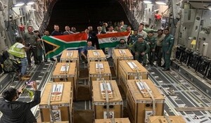 दक्षिण अफ्रीका से 12 चीतों को लेकर वायुसेना का विमान पहुंचा ग्वालियर, कूनो राष्ट्रीय उद्यान ले जाकर बाड़ों में छोड़ा जाएगा