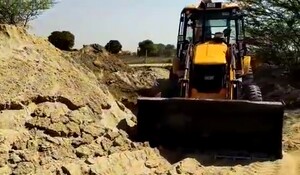 Rajasthan: अवैध बजरी खनन पर बड़ी कार्रवाई, दो दिन में 55 हजार टन अवैध बजरी स्टॉक जमींदोज