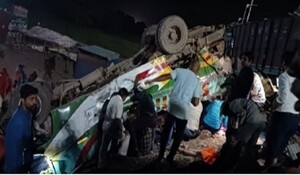 Madhya Pradesh में ट्रक ने दो खड़ी बसों को मारी टक्कर, 6 लोगों की मौत, 10 घायल