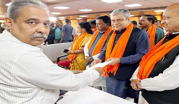 रेल मंत्री अश्विनी वैष्णव ने राज्यसभा के लिए दाखिल किया नामांकन, ओडिशा से बने उम्मीदवार