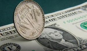 Dollar vs Rupee: शुरुआती कारोबार में अमेरिकी डॉलर के मुकाबले रुपया 37 पैसे टूटकर 82.29 पर