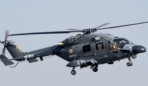 मुंबई में नौसेना के हेलीकॉप्टर की आपात लैंडिंग, 3 कर्मियों को बचाया