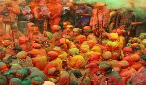 मथुरा व अयोध्या समेत उत्तर प्रदेश के विभिन्न हिस्सों में हर्षोल्लास से मनाई  होली