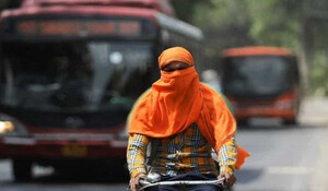 Delhi Weather: दिल्ली में वायु गुणवत्ता मध्यम श्रेणी में दर्ज की गई
