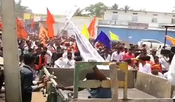 कर्नाटक में धर्मस्थल के निकट पथराव के बाद 15 लोगों को हिरासत में लिया