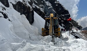 Sikkim में बर्फबारी के कारण फंसे 175 पर्यटकों को बीआरओ ने बचाया