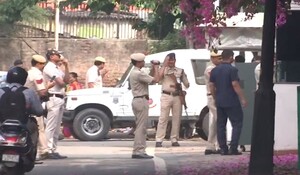 महिलाओं के यौन उत्पीड़न संबंधी बयान को लेकर राहुल गांधी के आवास पर पहुंची दिल्ली पुलिस