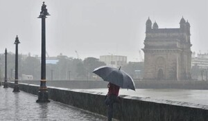 Mumbai Weather: मुंबई, आस पास के शहरों में बेमौसम भारी बारिश, यातायात सेवाओं पर असर नहीं