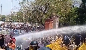 Jaipur News: RTH Bill पर चिकित्सकों का बवाल, पुलिस ने प्रदर्शन के दौरान पानी की बौछार की