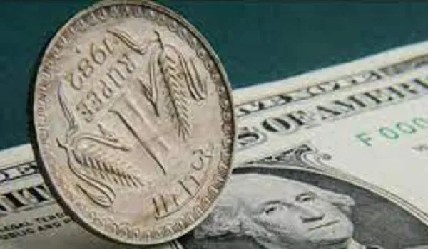 Rupee vs Dollar: शुरुआती कारोबार में अमेरिकी डॉलर के मुकाबले रुपया 27 पैसे चढ़कर 82.32 पर पहुंचा